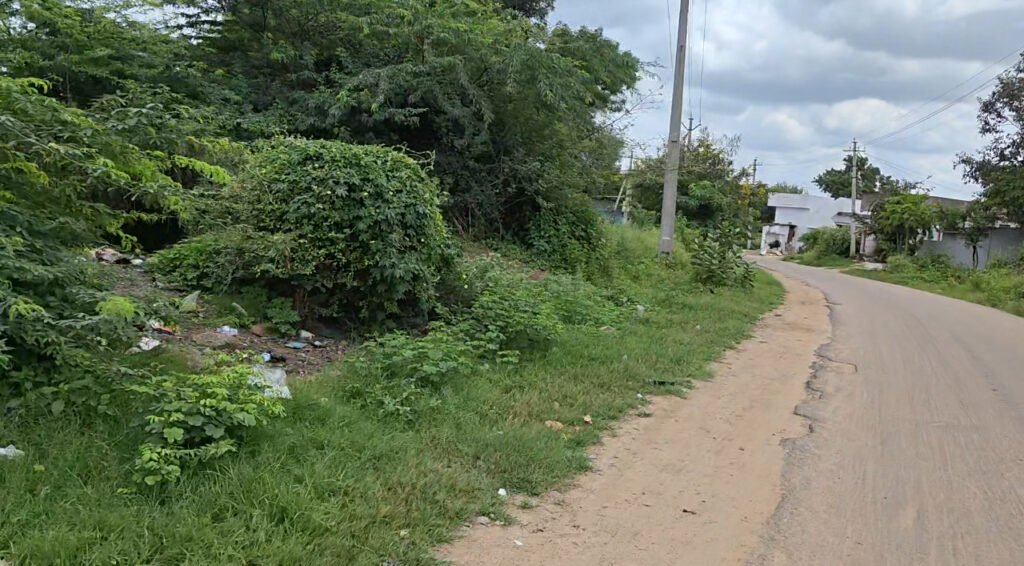 340 meters road face land in Sangareddy