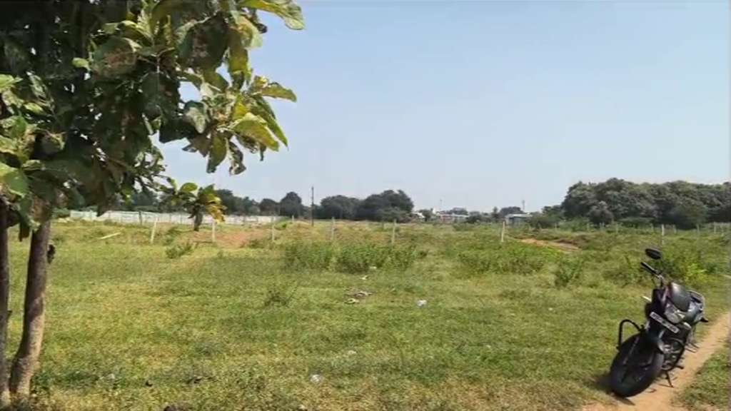 NH-161 Highwayకి 1.8 KM దూరంలో భూమి